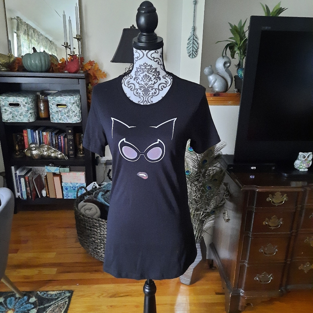 NWOT Catwoman T-shirt Slim fit XL
